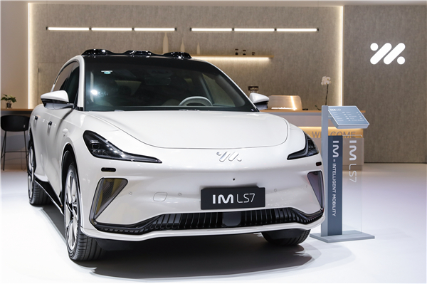 SAIC Motor’s smart models shine at Geneva International Motor Show