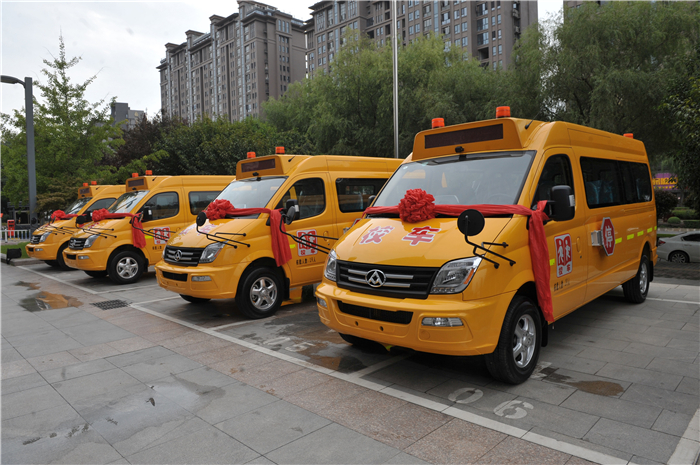 上汽集團攜手上海煙草再度向(xiàng)陝西捐贈守護星專用校車